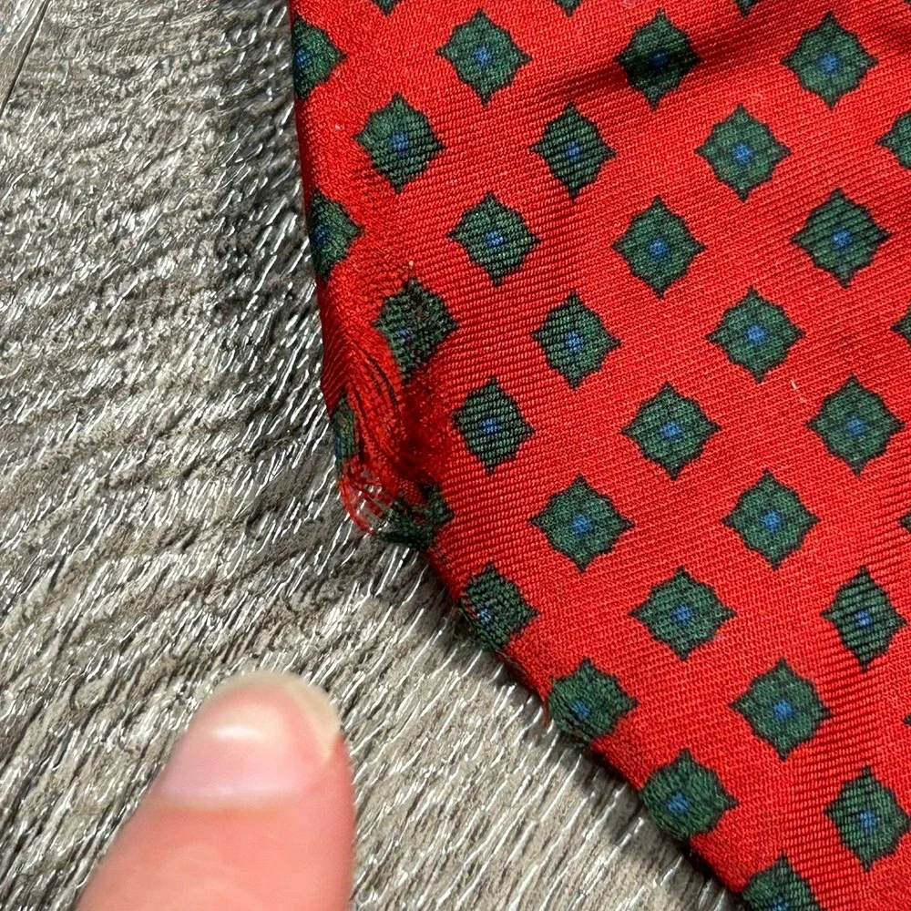 Brooks Brothers Tie Red English Hand Blocked Ancient Madder Silk Silk Medallion